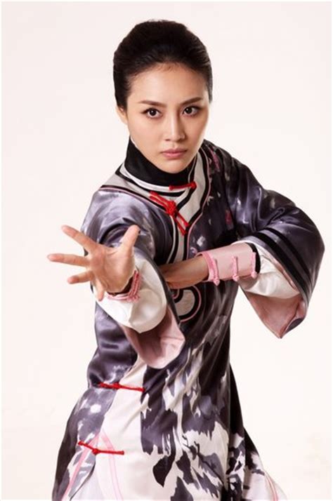 "功夫女王"王滢月子里偷溜看电影 惨遭抓包