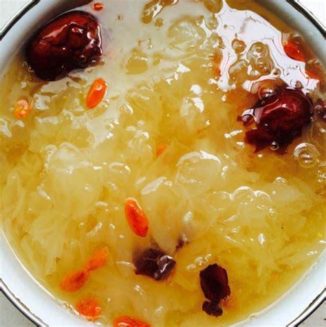 银耳汤的正确做法怎么煮才会粘稠 银耳汤的功效和作用(滋补的良