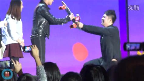 杜海涛吧爆吧事件 杜海涛下跪权志龙引骂战