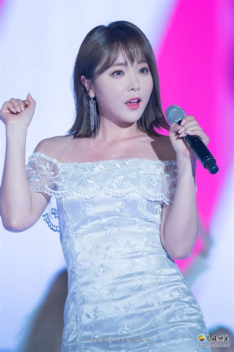 韩国女歌手洪真英被炮轰滚出娱乐圈 洪真英个人资料艳照曝光